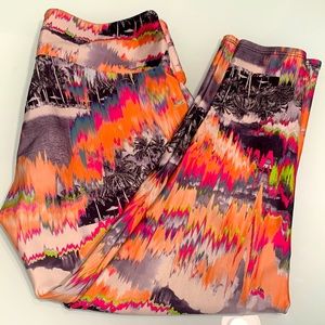 ONZIE capri workout leggings